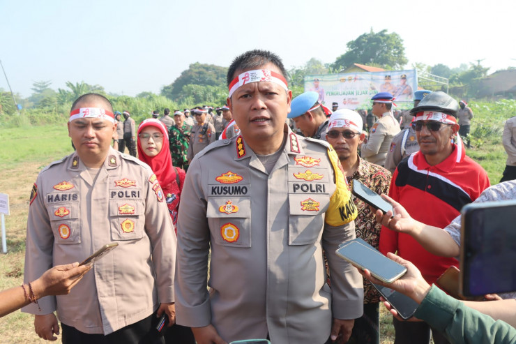 Polresta Sidoarjo Peduli Penghijauan, Serentak Tanam Ribuan Pohon