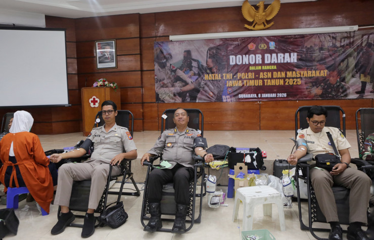 Panitia Natal TNI dan Polri Gelar Bakti Sosial Donor Darah di PMI Surabaya