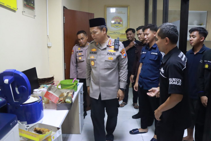 Wujudkan Soliditas, Antar Satfung Polresta Sidoarjo Jadi Juru Masak Buka Puasa