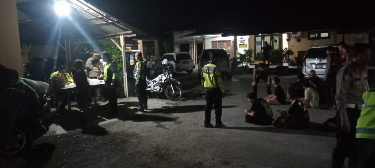 Personel Gabungan Gerebek Balap Liar di Bypass Balongbendo