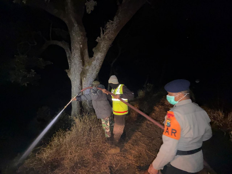 Polres Malang Terapkan Metode Sekat Jalur di Pos Jemplang, Cegah Api Karhutla Bromo Meluas