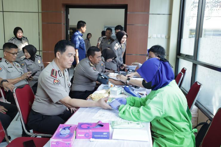 Polda Jatim dan Insan Pers Gelar Donor Darah, Wujud Sinergi Kemanusiaan di Hari Jadi ke-75 Humas Polri