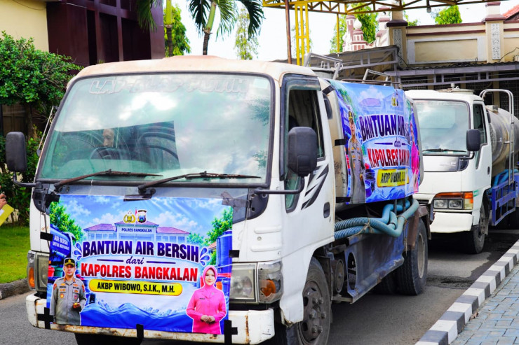 Atasi Krisis Air, Polres Bangkalan Distribusikan 48.000 Liter Air Bersih di Dua Kecamatan