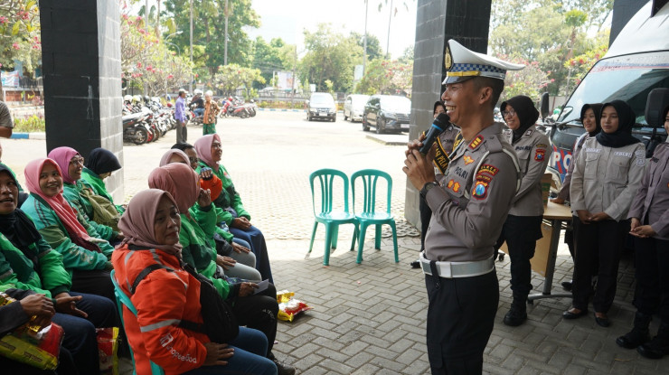 Polres Probolinggo Kota Peringati Hari Kartini Bersama Pengemudi Ojol Perempuan
