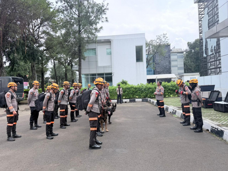 Den K9 SAR Ditpolsatwa Korsabhara Baharkam Polri Siap Perkuat Penanganan Bencana Longsor di Cisarua, Bandung Barat