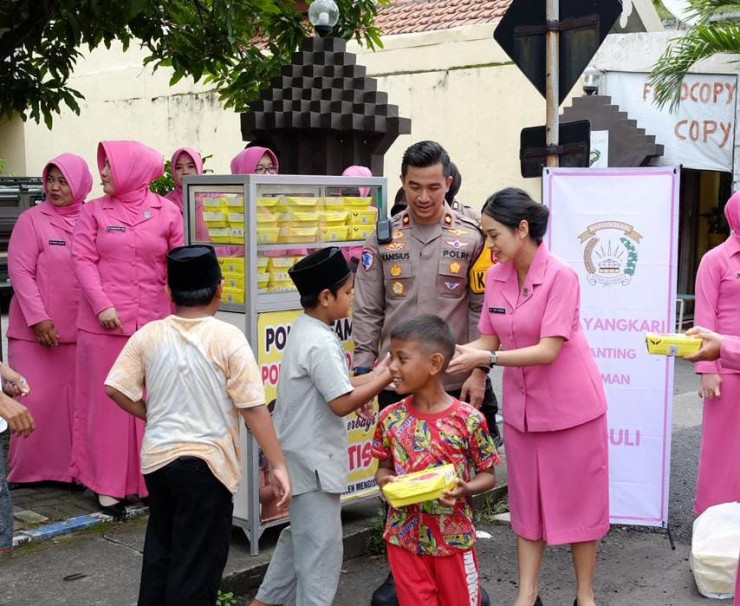 Jajaran Polresta Sidoarjo Bersama Bhayangkari Awali Tahun Dengan Aksi Sosial