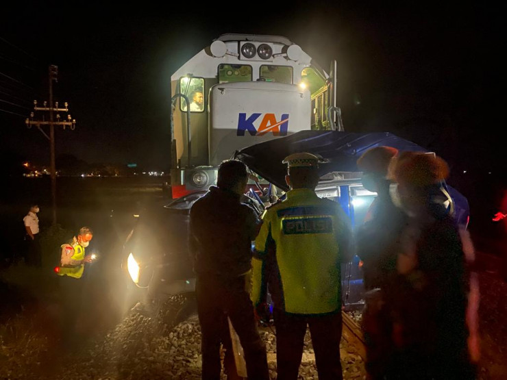 Polisi Dalami Kecelakaan Kereta Api Tabrak Mobil di Ngawi