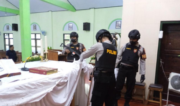Jelang Ibadah Natal , Polres Blitar Lakukan Sterilisasi di sejumlah Gereja