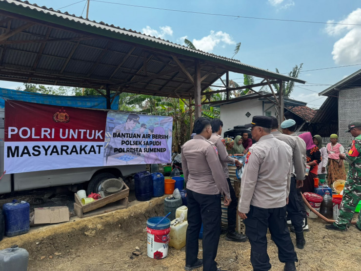 Polresta Sumenep Salurkan Bantuan Air Bersih untuk 440 KK di Desa Gendang Barat